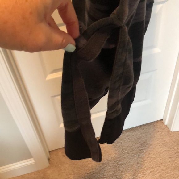 🍁4/$15 old navy black and grayCamouflage sweatshirt - Picture 3 of 6